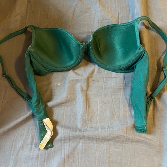 34B VS Bra - Picture 2 of 5